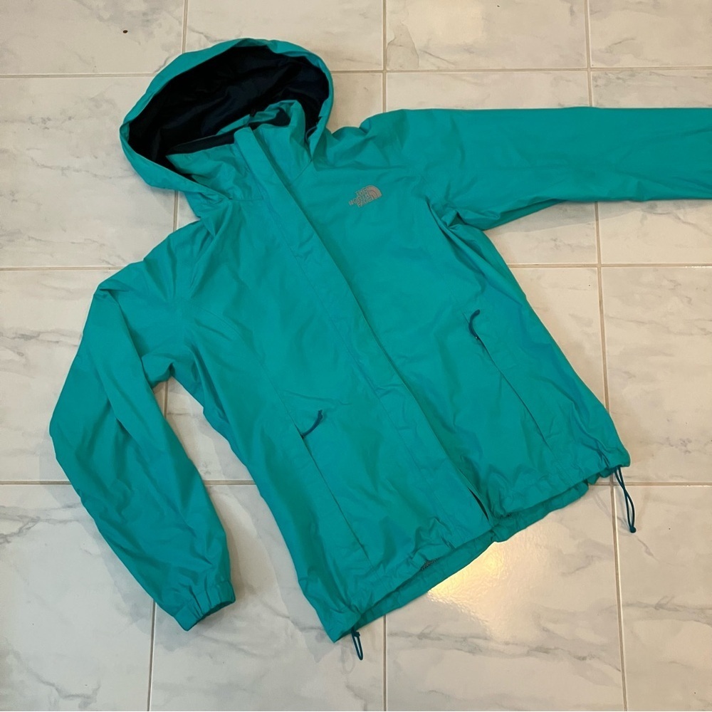 The North Face teal / Aqua Raincoat. Waterproof. EUC!!
